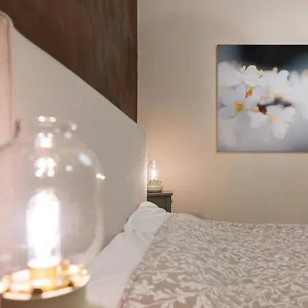 Cozy Hideaway In The Center