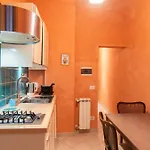 Cozy Hideaway In The Center Appartamento
