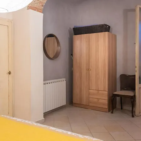 Cozy Hideaway In The Center Apartment